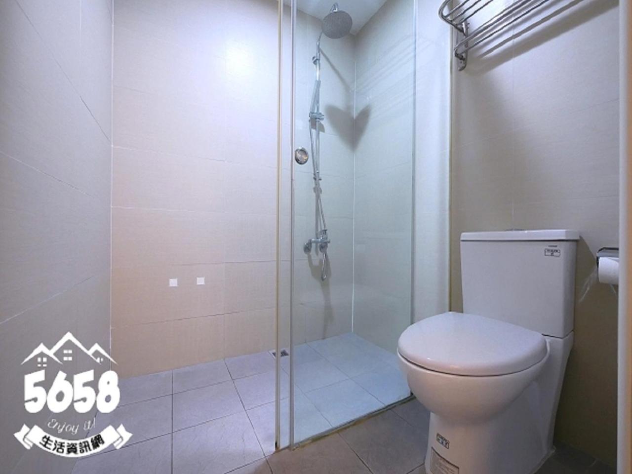 85 Season Apartment Kaohsiung Room photo